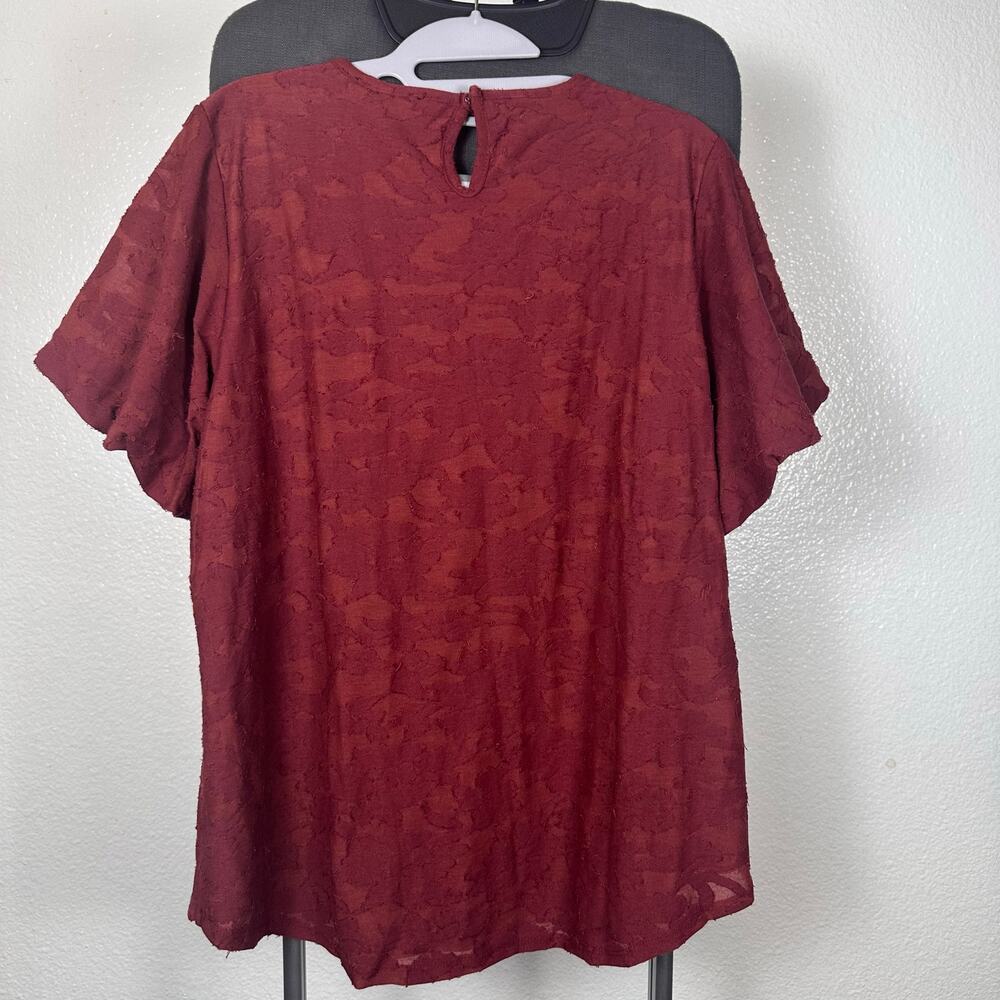 DG2- Women Beautiful shirt Size Large‎